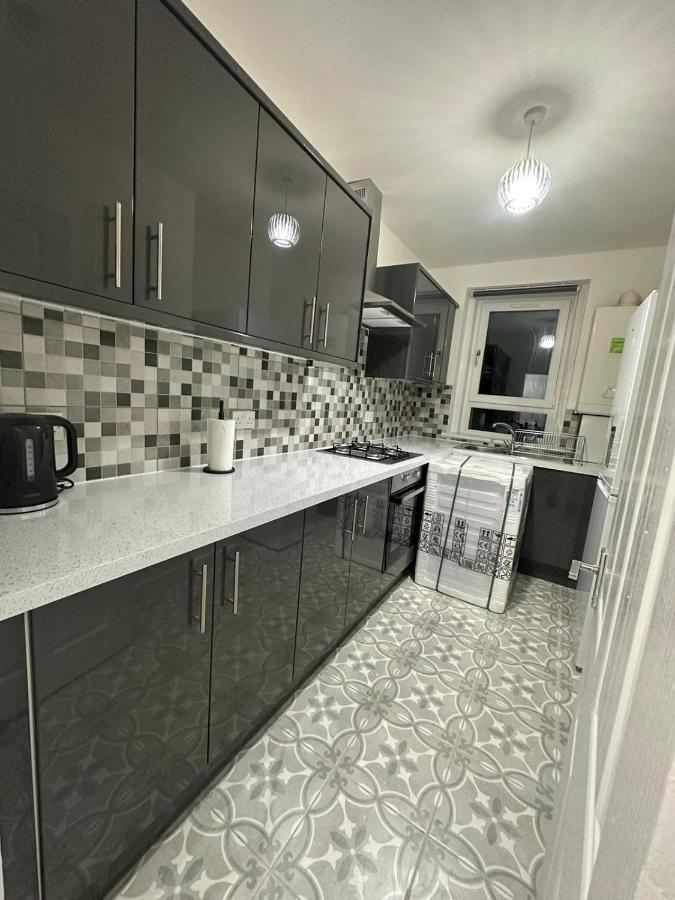 غلاسغو Newly Renovated Lux 2 Bed Apartment المظهر الخارجي الصورة