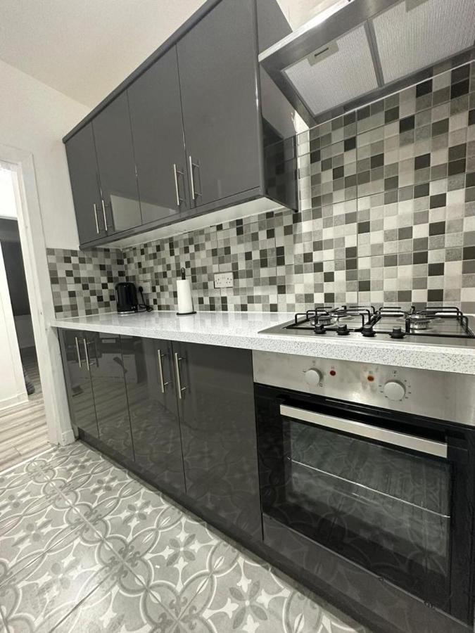 غلاسغو Newly Renovated Lux 2 Bed Apartment المظهر الخارجي الصورة