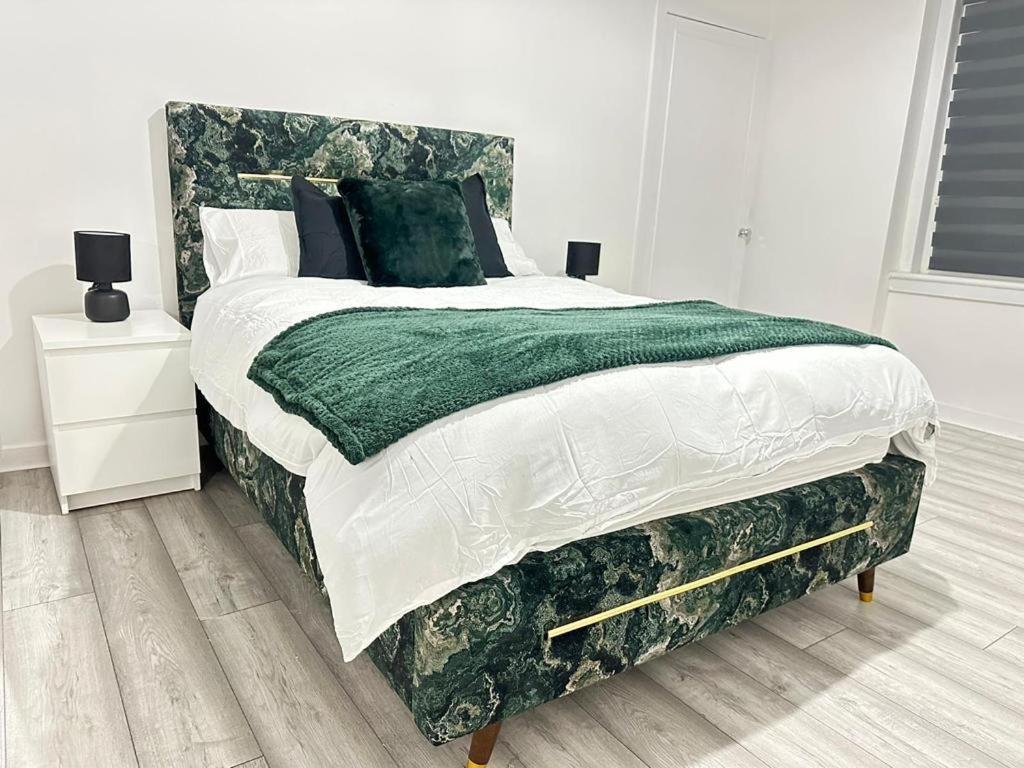 غلاسغو Newly Renovated Lux 2 Bed Apartment المظهر الخارجي الصورة